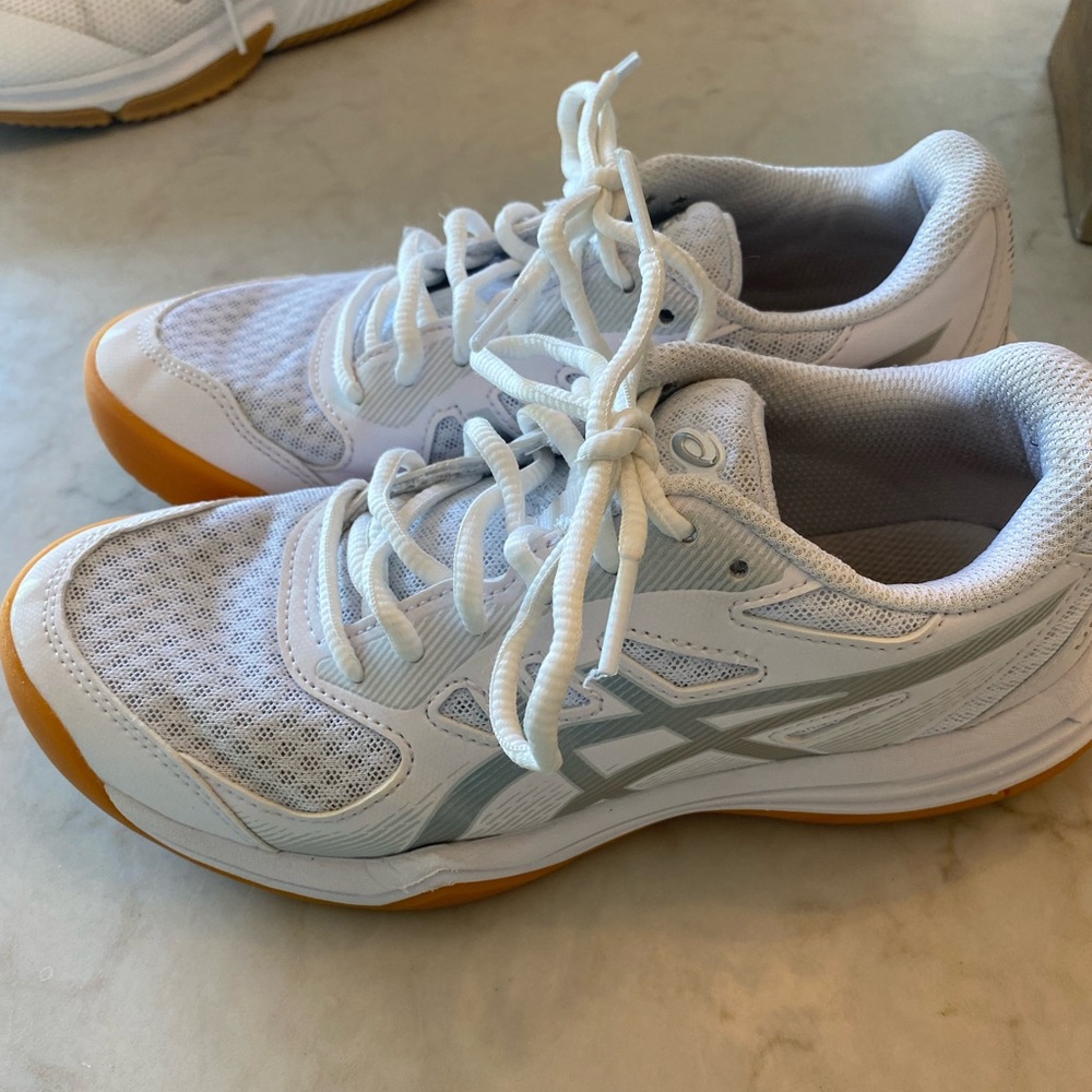ASICS youth volleyball shoes size 3